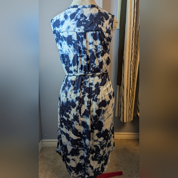 Torrid sz3 (3X) Midi-challis Blue & white Button-front shirt dress EUC - Picture 3 of 6